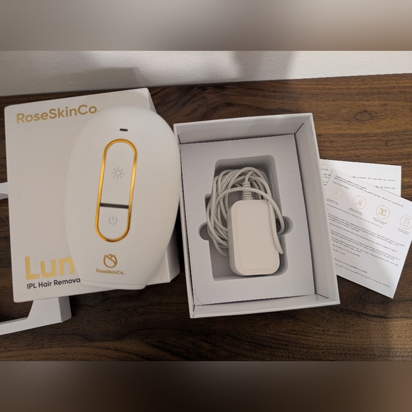 RoseSkinCo Lumi Hair Removal Handset - White and Gold - Picture 3 of 4